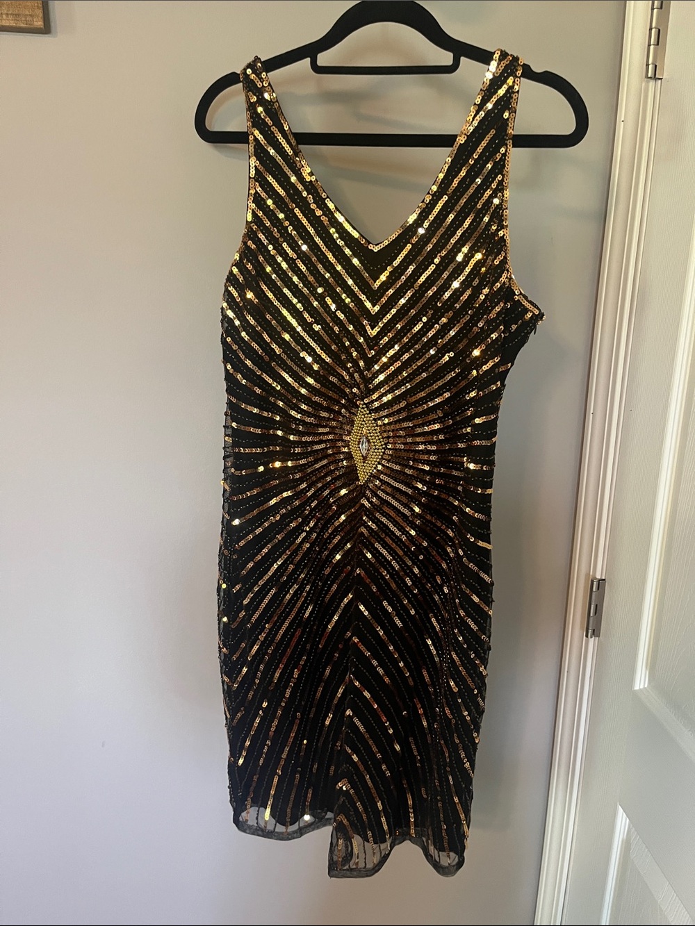 Black & Gold Sequin V‑Neck Sleeveless Dress